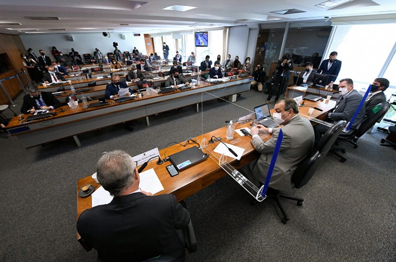 Senadores veem tentativa de blindagem do Executivo em áudio apresentado à CPI