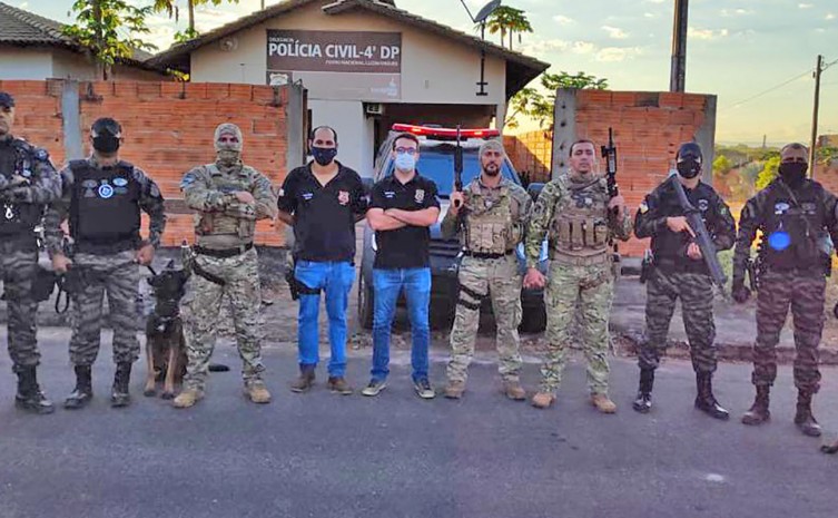 Homens suspeitos pela prática de crimes são presos, pela Polícia Civil, em Luzimangues