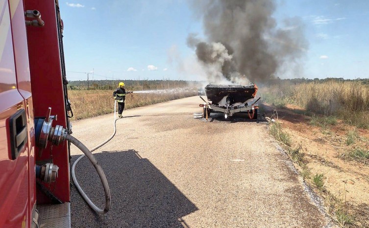 Bombeiros militares atendem ocorrências envolvendo embarcações em Palmas e Araguaína