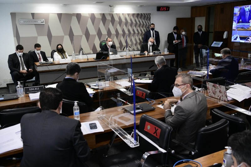 Sessão da CPI é suspensa após silêncio de diretora da Precisa