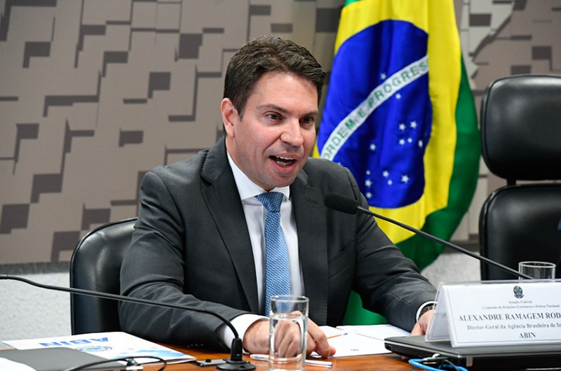 CPI pode convocar diretor da Abin e ajudante de ordens de Bolsonaro