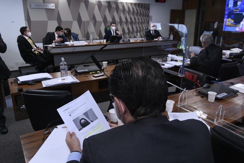 CPI deve fazer acareação entre Emanuela Medrades e Luis Ricardo Miranda