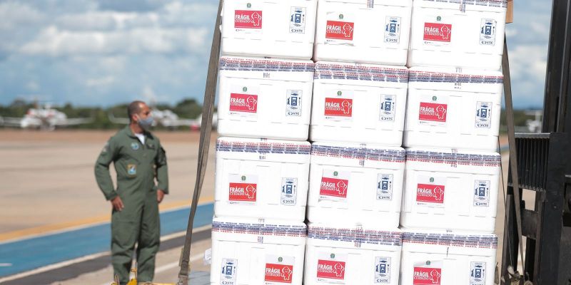 Ministério da Saúde anuncia vacinação de portuários e aeroviários