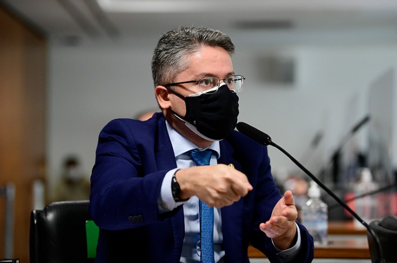 Alessandro Vieira reapresenta requerimento para convocar Braga Netto