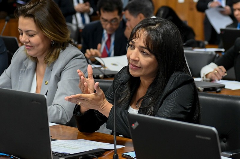 Eliziane Gama saúda filiação de Leila Barros ao Cidadania