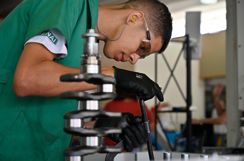 CE pode votar qualificação profissional prioritária para jovens que vivem em abrigos