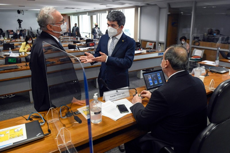 Senadores apoiam decisão de Fux de cancelar reunião com Bolsonaro