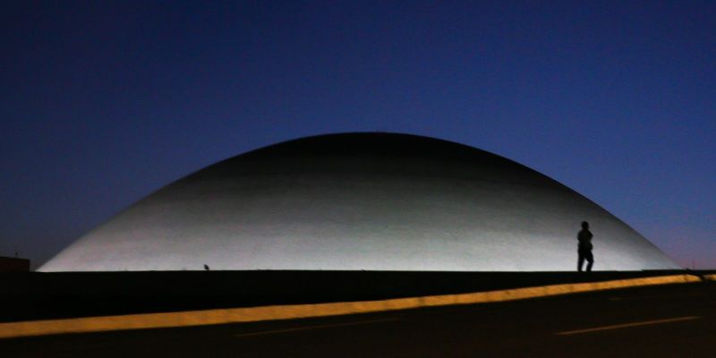 Senado aprova redução de encargos de antenas de internet por satélite