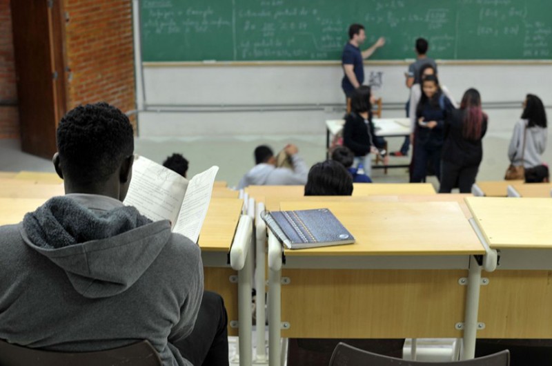 Projeto destina vagas em universidades a oriundos de programas de acolhimento