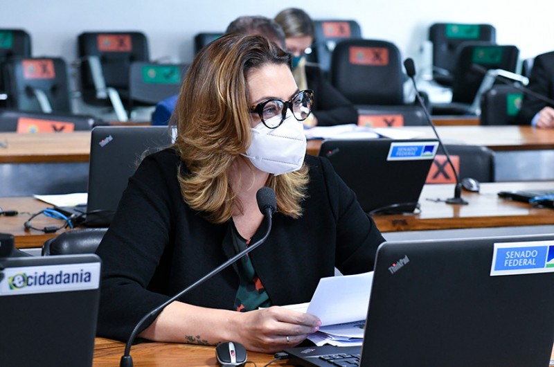 Aprovada licença-maternidade remunerada na adoção de adolescentes