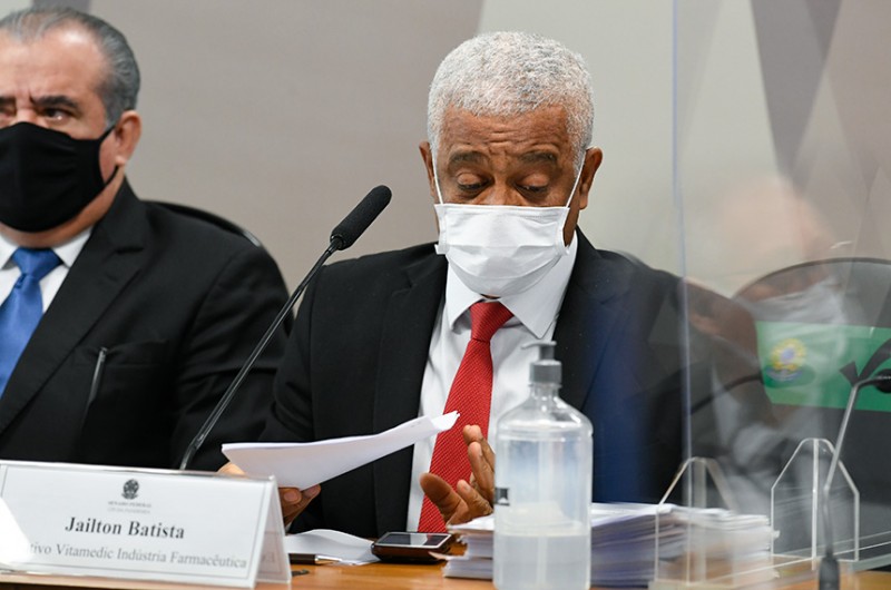 Fabricante de ivermectina lucrou à custa de vidas, acusam senadores da CPI