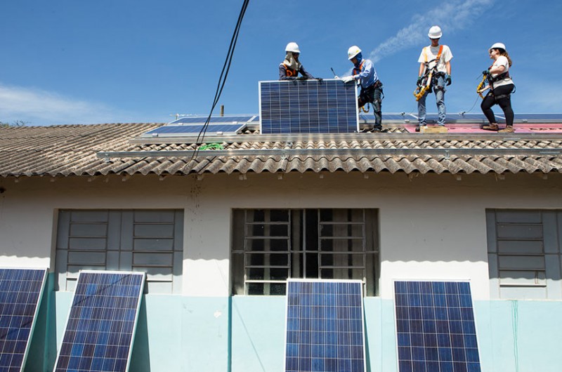 CDR debate projeto que regula geração de energia própria por consumidores