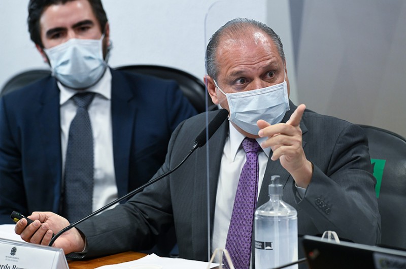 Após tumulto, Aziz encerra CPI e Barros é convocado para prestar novo depoimento