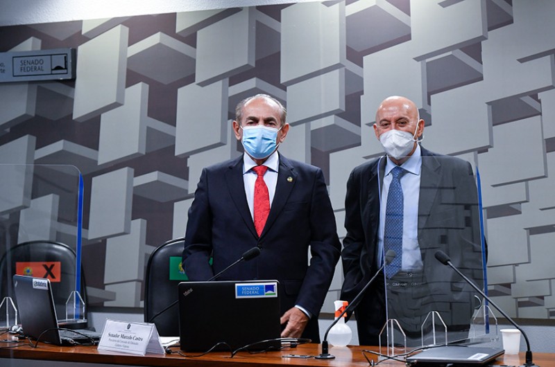 Projeto de critérios técnicos para escolha de diretor de escola pública passa na CE