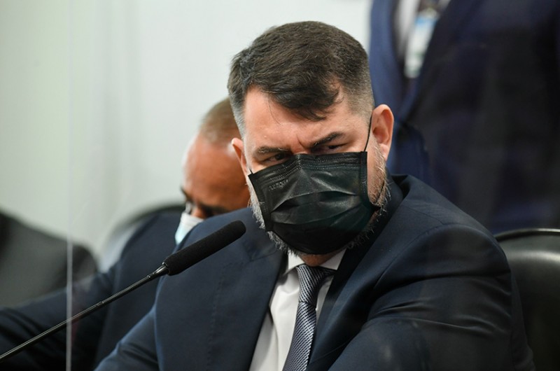 Senadores criticam silêncio de advogado ligado à Precisa