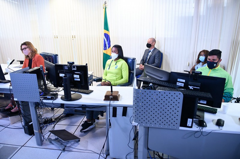 Em homenagem a atletas, senadores cobram política de Estado para o esporte