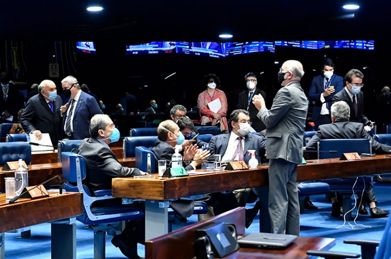 Senadores divergem no Plenário sobre pedido de impeachment de Moraes