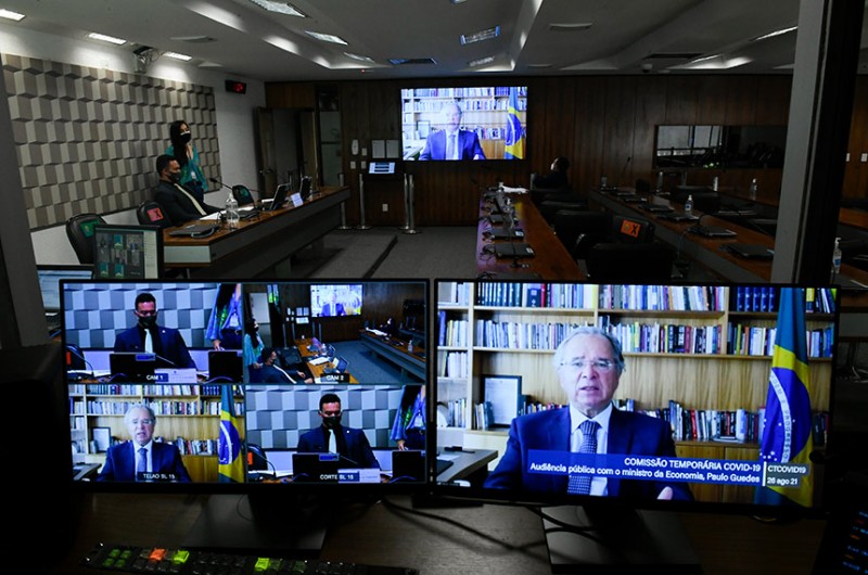 Senadores cobram de Guedes garantia de orçamento para 3ª dose da vacina