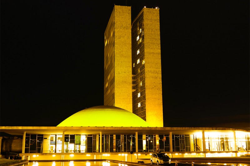 Iluminação amarela do Senado reforça campanha de prevenção ao suicídio