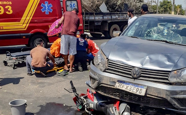 Após colisão com veículo em Gurupi, motociclista é atendido por bombeiros militares