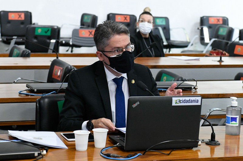 CE aprova novas regras para apoio escolar a estudantes com deficiência; texto vai à Câmara