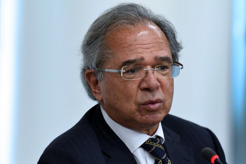 'Somos liberais, mas não somos trouxas', diz Guedes