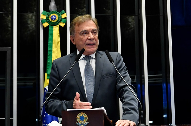 Alvaro Dias homenageia Dom Paulo Evaristo Arns