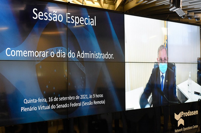 Senado faz homenagem aos profissionais da administração