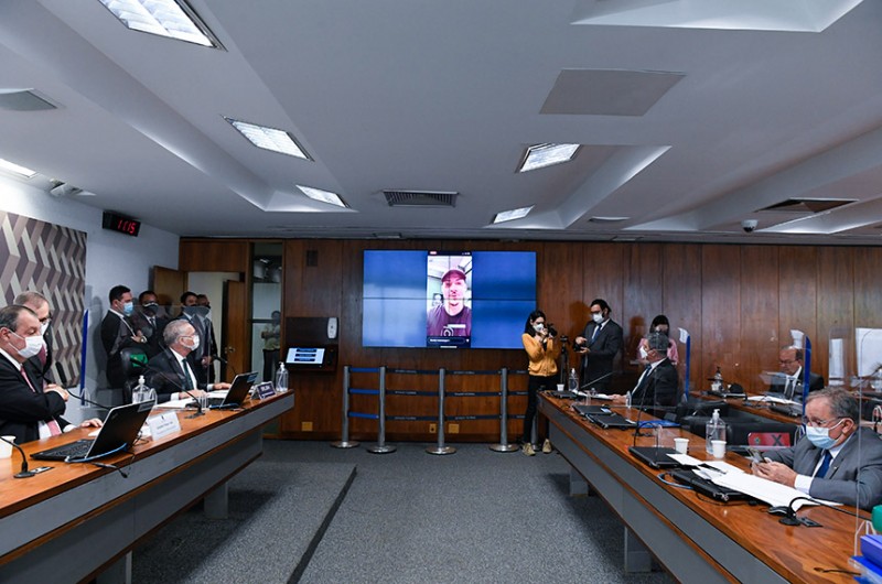Vídeo de filho de Bolsonaro representa ameaça à CPI, acusam senadores