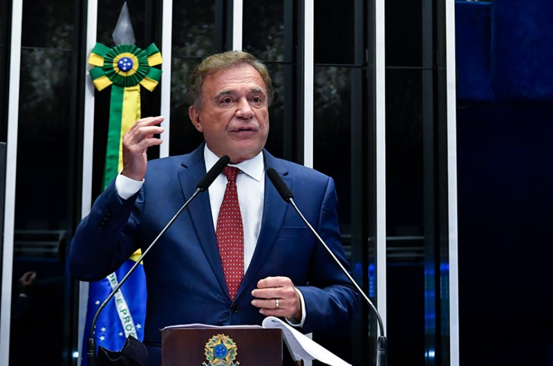 Alvaro Dias critica projeto que altera Lei de Improbidade Administrativa
