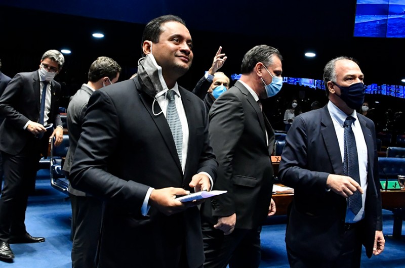 Projeto que transforma cargos e aumenta número de juízes em TRFs volta à Câmara
