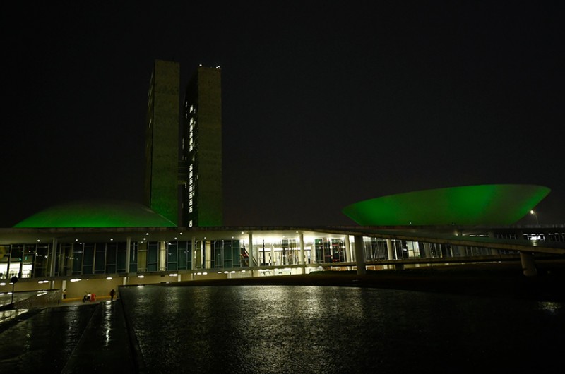 Iluminação verde no Senado reforça campanha sobre Doença de Huntington