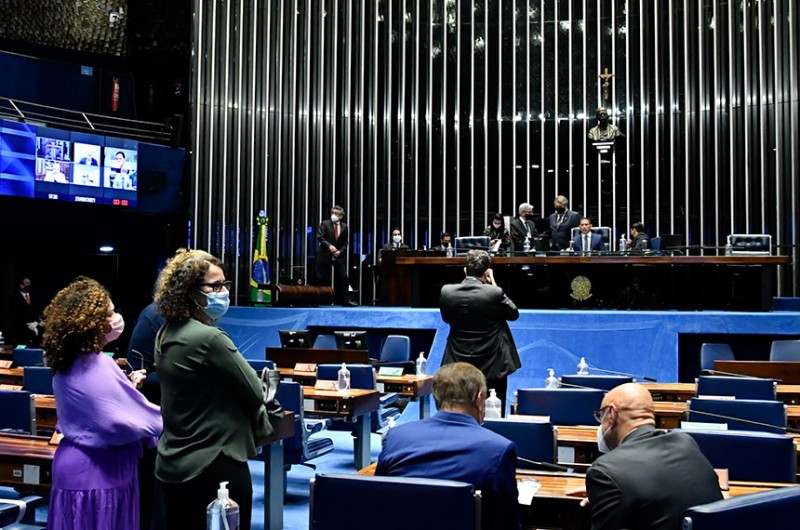Veto a incentivo fiscal para indústria veterinária que produzir vacina é rejeitado no Senado