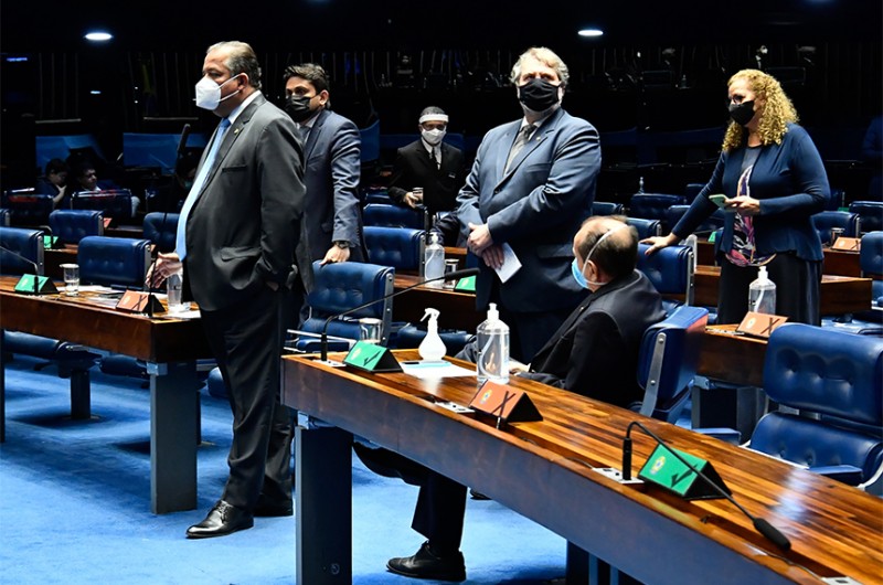 Congresso abre caminho na LDO para criação de novo programa social