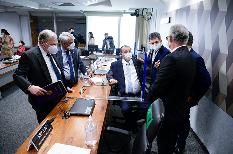 Encontro 'pacifica divergências' antes da leitura do relatório da CPI
