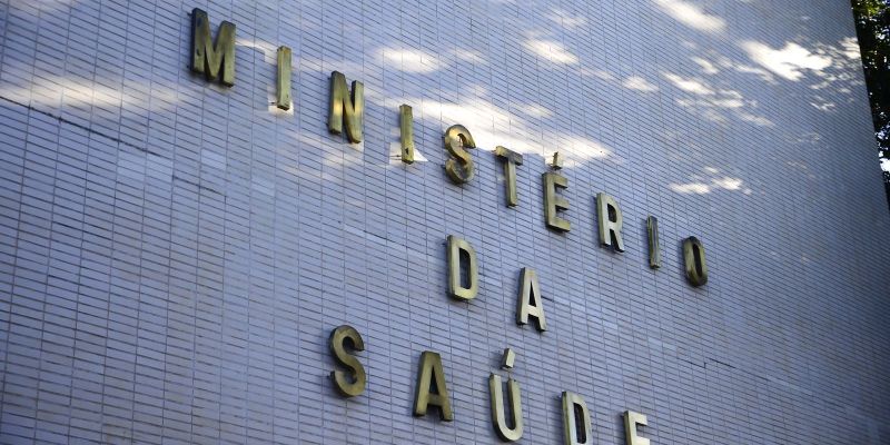 Brasil registra 16,4 milhões de casos de covid-19 e 461 mil óbitos