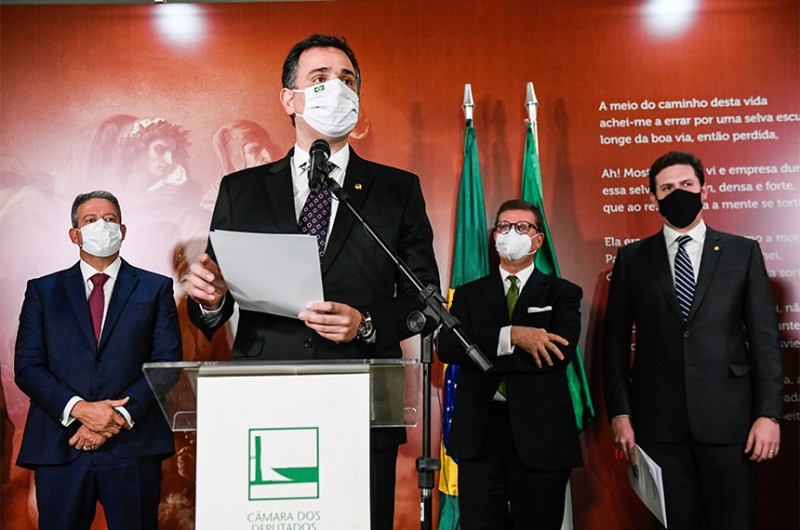 Celebrar Dante Alighieri é necessário, diz Rodrigo Pacheco em inauguração de mostra