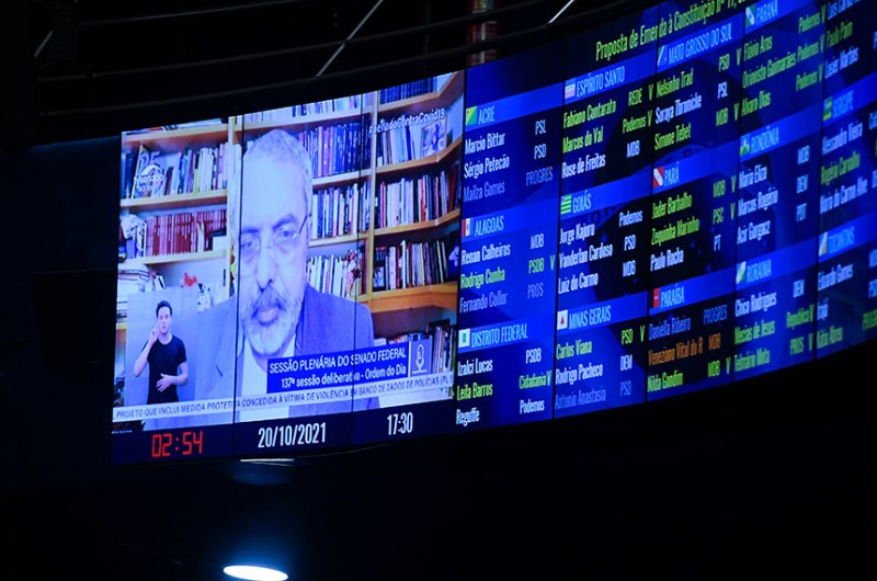 Paim: falta ao Executivo uma política econômica capaz de promover o crescimento