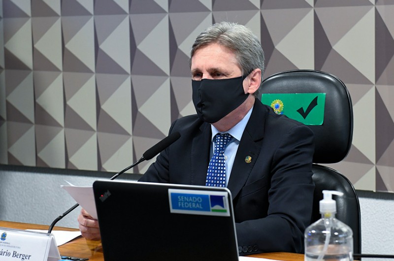 CI aprova convites para ouvir ministros de Infraestrutura, Comunicações e Minas e Energia