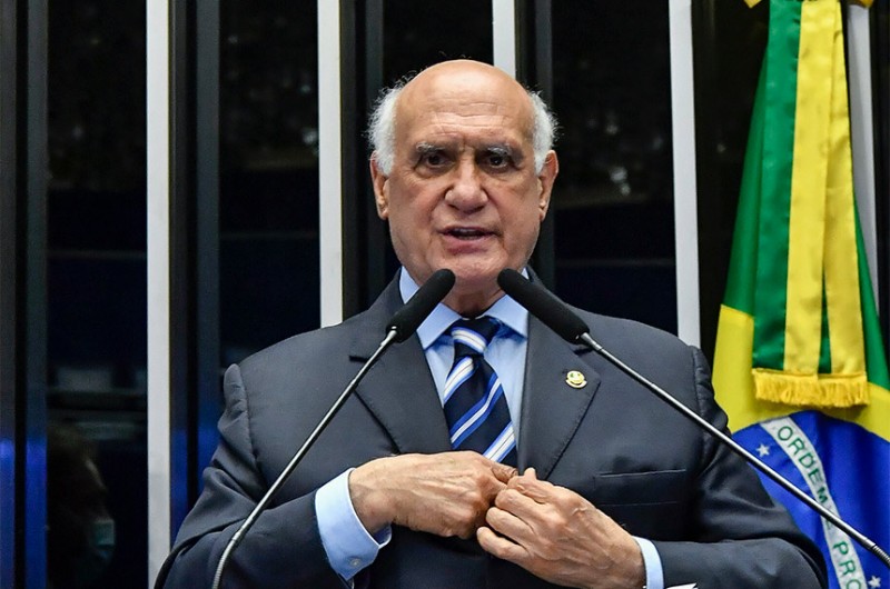 Lasier reclama de 