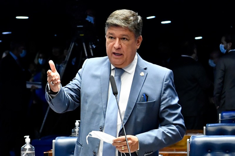 Carlos Viana pede que CCJ sabatine André Mendonça para vaga no SFT