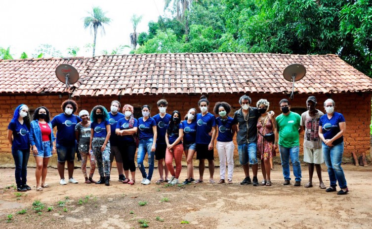 Projeto leva grupo de teatro a imergir na riqueza cultura da comunidade quilombola Barra do Aroeira