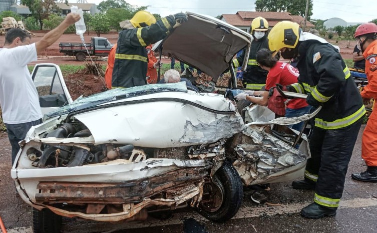 Bombeiros militares atendem ocorrências de acidentes de trânsito envolvendo motociclistas