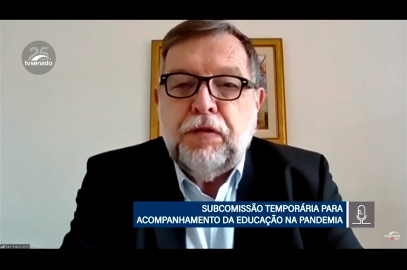Brasil precisa de 'operação resgate' para atrair estudantes de volta à escola, aponta debate