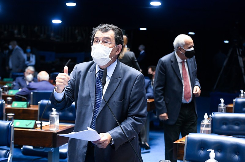 Senado aprova constitucionalização da renda básica