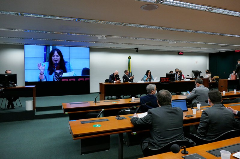 Comissão Mista de Orçamento aprova projetos para viabilizar pagamento do Auxílio Brasil
