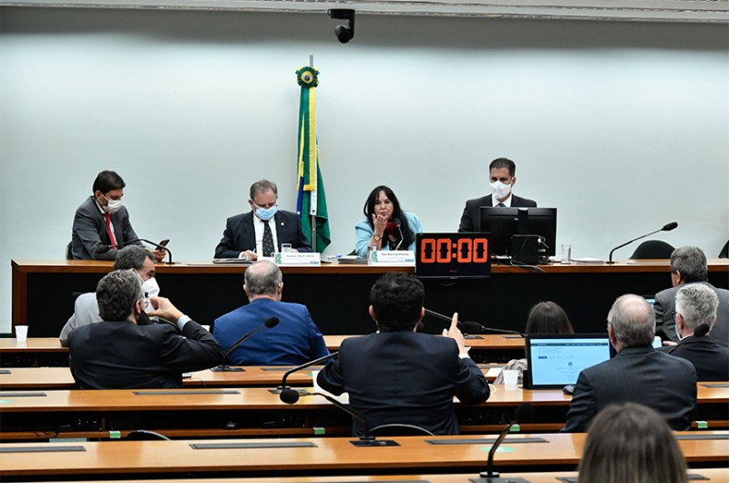 Comissões sugerem R$ 29,3 bilhões em emendas ao Orçamento; prazo termina na terça-feira