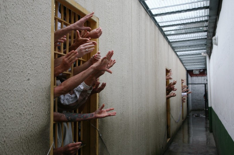 CCJ vota projeto que impõe multa a presídio por condições degradantes