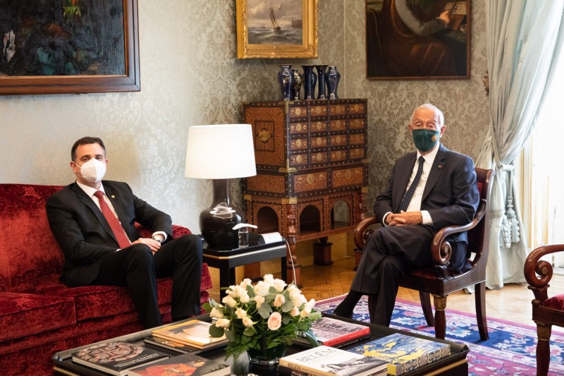 Presidente do Senado se reúne com presidente de Portugal