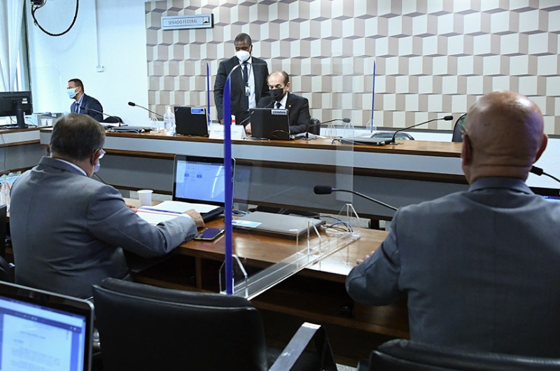 Governo terá que fornecer uniforme escolar na educação básica pública, aprova Comissão de Educação